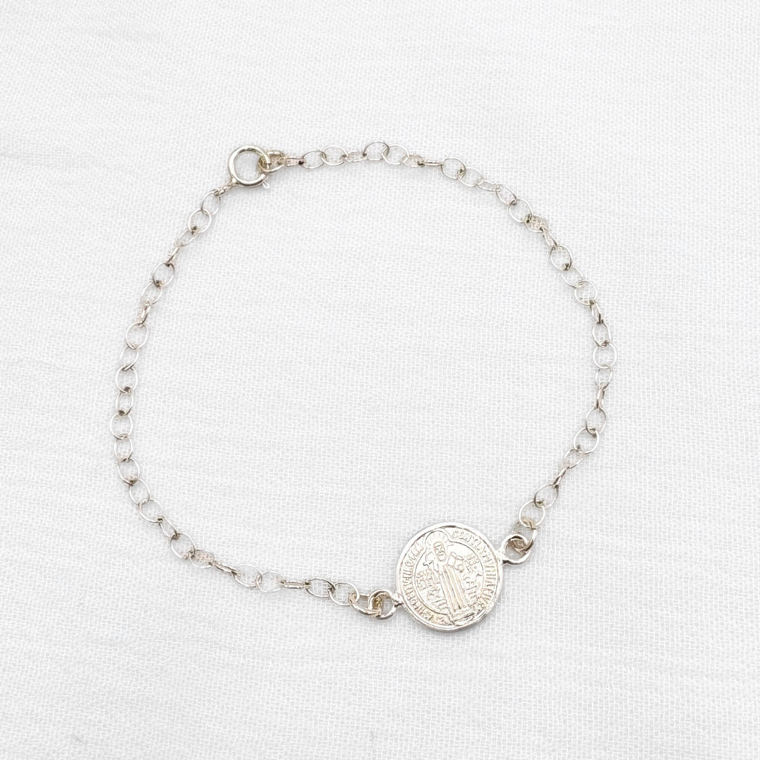 PULSERA DE CADENA FINA CON MEDALLA DE SAN BENITO EN PLATA PU2046F40