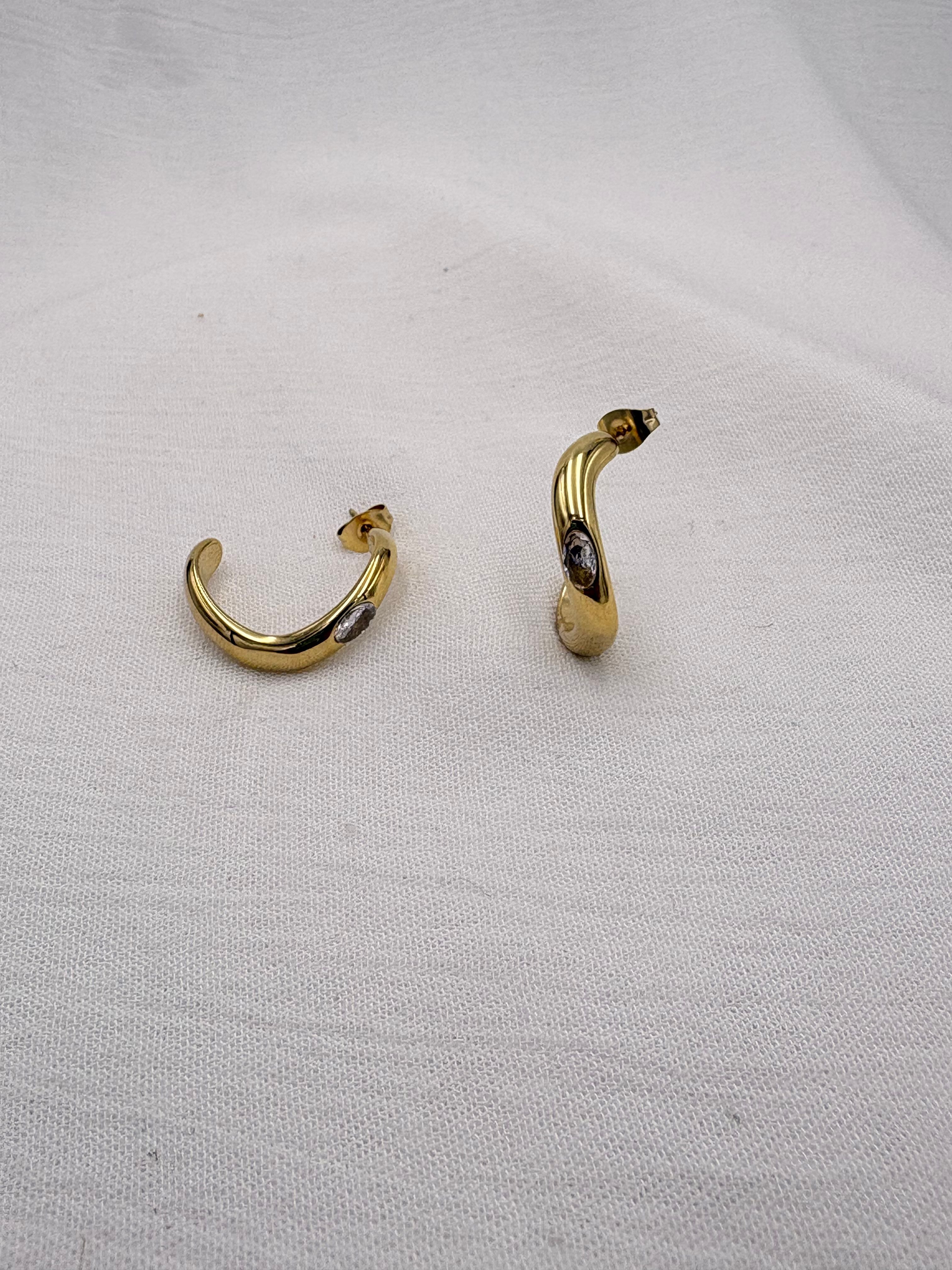 Argollas de forma organica con cristal central AG1919G106