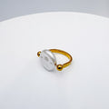 ANILLO CON PERLA PLANA Y DETALLES EN BAÑO DE ORO TALLA 7 AN3960G48