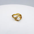 ANILLO CON DISEÑO DE NUDO Y PERLA SINTÉTICA EN BAÑO DE ORO TALLA 8 AN3959G40