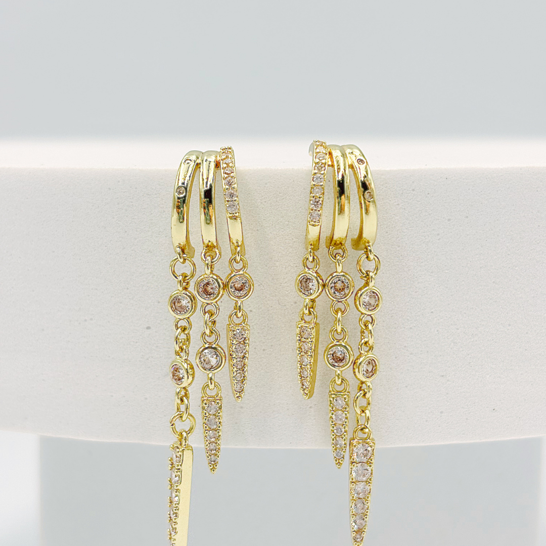 ARETES TIPO ARGOLLA CON COLGANTES DE CRISTAL EN BAÑO DE ORO AR3245G43