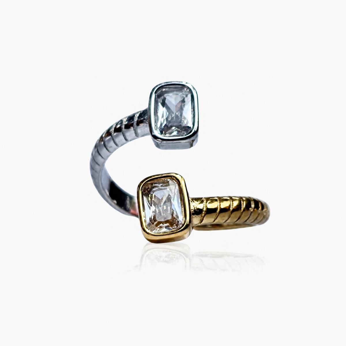 Anillo de 2 circonias en dorado y platedo ajustable en acero AN4055G114