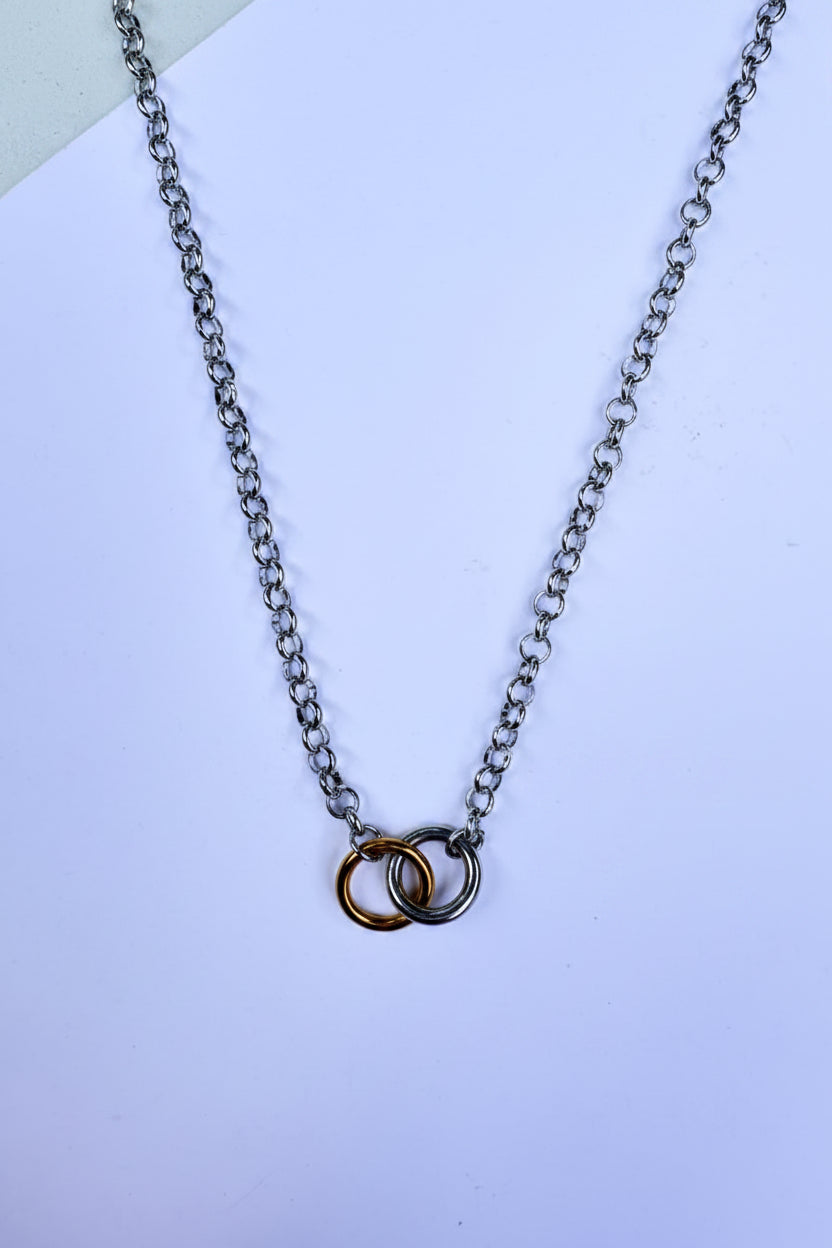 Collar plateado dije de argollas bicolor CO1975G102