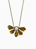 Collar dorado de flor con perla artificial CO1981G51